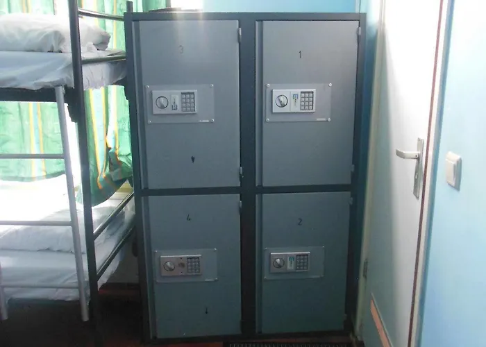 سليب-إن بيت شباب